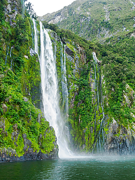 Waterfall on Milford Sound, Fiordland National Park, Te Wahipounamu, UNESCO World Heritage Site, South Island, New Zealand, Pacific