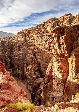 The Treasury (Al-Khazneh), elevated view, Petra, UNESCO World Heritage Site, Ma'an Governorate, Jordan, Middle East