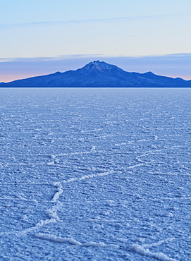 View of the Salar de Uyuni, the largest salt flat in the world, at sunrise, Daniel Campos Province, Potosi Department, Bolivia, South America