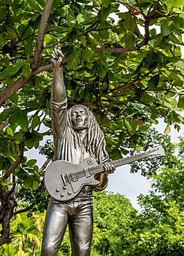 Bob Marley Statue in front of the Bob Marley Museum, 56 Hope Road, Kingston, Saint Andrew Parish, Jamaica, West Indies, Caribbean, Central America