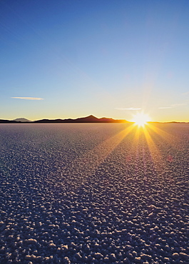 Sunset over the Salar de Uyuni, the largest salt flat in the world, Daniel Campos Province, Potosi Department, Bolivia, South America