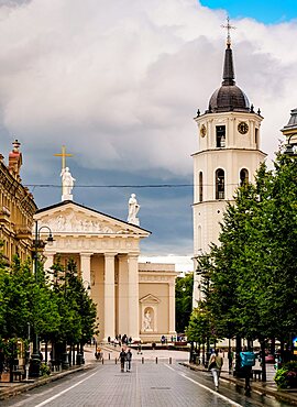 Gediminas Avenue, Cathedral Basilica of St Stanislaus and St Ladislaus and Bell Tower, Old Town, Vilnius, Lithuania