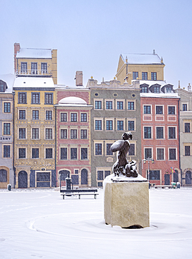 Snow covered Syrenka, Warsaw Mermaid, Old Town Main Market Square, UNESCO World Heritage Site, winter, Warsaw, Masovian Voivodeship, Poland, Europe