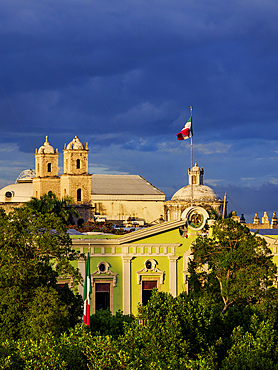 View towards the Government Palace of the State of Yucatan and The Rectory Jesus Third Order Church, Plaza Grande, Merida, Yucatan State, Mexico