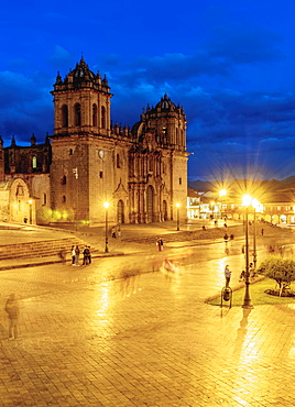 Main Square at twilight, Old Town, UNESCO World Heritage Site, Cusco, Peru, South America