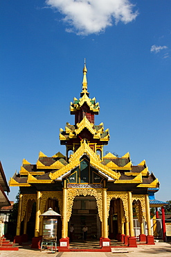 Temple of the Shwemawdaw Pagoda complex, Bagan (Pagan), Myanmar (Burma), Asia