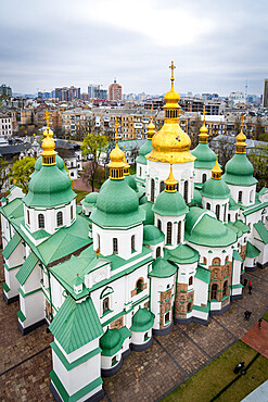 The golden domes of the St. Sophia Cathedral complex, UNESCO World Heritage Site, Kyiv (Kiev), Ukraine, Europe