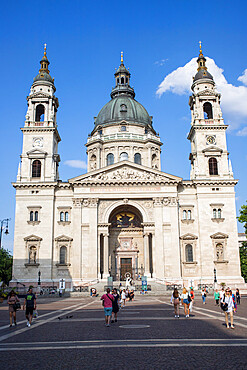 St. Stephen's Basilica on Szent Istvan Square, Old Town of Pest, Budapest, Hungary, Europe