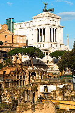 Roman Forum ruins in the foreground, UNESCO World Heritage Site, with Momument to Victor Emanuelle II behind, Rome, Lazio, Italy, Europe