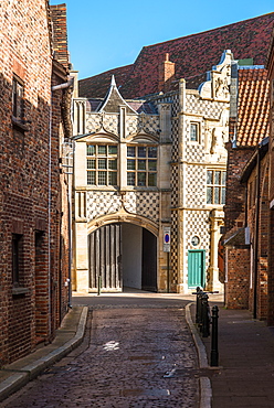 Narrow alleyway leading to Saturday Market Place with Trinity Guildhall and Town Hall, King's Lynn, Norfolk, East Anglia, England, United Kingdom, Europe