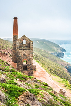 Towanroath Shaft Pumping Engine House, part of the Wheal Coates mine near St. Agnes Head, UNESCO World Heritage Site, Cornwall, England, United Kingdom, Europe