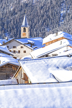 Village of Latsch after a snowfall, Bergun, Albula Valley, District of Prattigau/Davos, Canton of Graubunden, Switzerland, Europe