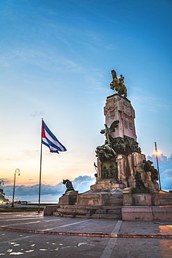 Monumento al General Antonio Maceo at dusk, Malecon, La Habana (Havana), Cuba, West Indies, Caribbean, Central America