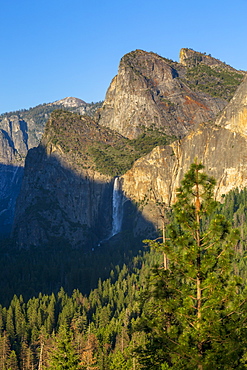 Yosemite Valley and Bridalveil Fall from Tunnel View, Yosemite National Park, UNESCO World Heritage Site, California, United States of America, North America