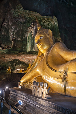 Reclining Buddha at Wat Suwan Kuha (Cave Temple), Buddha Cave in Phang Nga, Thailand, Southeast Asia, Asia