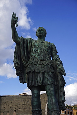 Julius Caesar statue in the Forum area, Via dei Fori Imperiali, Rome, Lazio, Italy, Europe