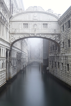 Bridge of Sighs in the fog, winter, Venice, UNESCO World Heritage Site, Veneto, Italy, Europe