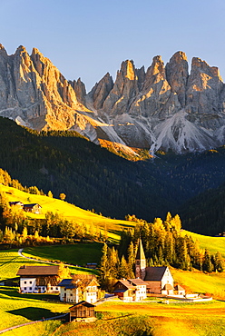 Santa Maddalena at sunset in autumn, Funes Valley (Val di Funes), Trentino-Alto Adige-South Tyrol, Dolomites, Italy, Europe