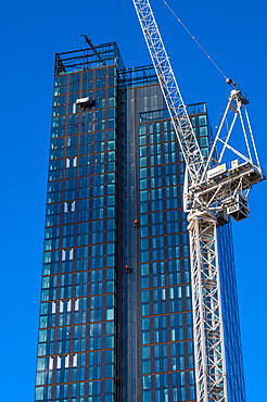 Cranes and workers on an apartment building site, Manchester, England, United Kingdom, Europe