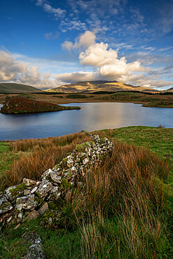 View across the lake to Mount Snowdon at Llyn Y Dywarchen in the Snowdonia National Park, Wales.