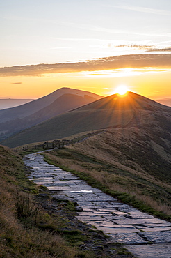 The sun rising directly above Lose Hill and Back Tor, The Peak District National Park, Derbyshire, England, United Kingdom, Europe