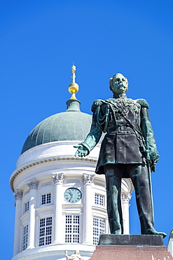 The Alexander II statue, Tuomiokirkko (Helsinki Cathedral), Helsinki, Scandinavia, Europe