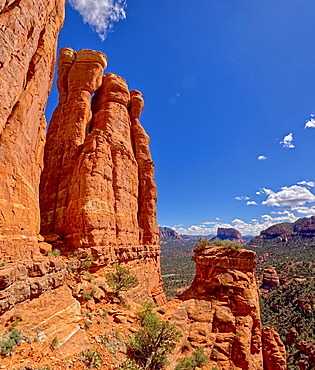 The centre Altar of Cathedral Rock, with Courthouse Buttes in the distance just above the flat altar rock in the centre, Sedona, Arizona, United States of America, North America