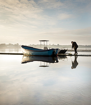 A very icy cold morning on Hornsea Mere as the boats and jetty are prepared for the days tourists, Hornsea, East Yorkshire, Yorkshire, England, United Kingdom, Europe