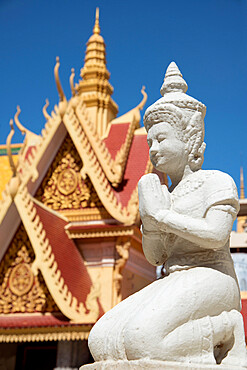 Statue of Buddha at the Royal Palace, Phnom Penh, Cambodia, Indochina, Southeast Asia, Asia