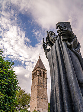 The statue of the Gregory of Nin with the Chapel of the Holy Arnir in the background, Split, Croatia, Europe