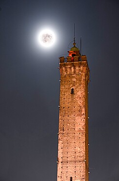 Full moon and Torre Asinelli, the highest tower of Bologna and symbol of the city, Bologna, Emilia Romagna, Italy, Europe