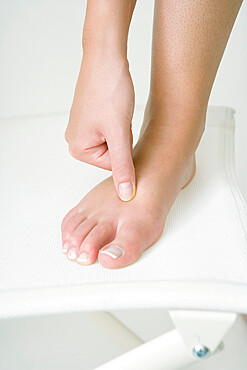 The Do In is an automassage technique of chinese origin, then imported in Japan. This technique is based on the pressure of certains points (acupressure)