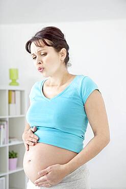 Pregnant woman, contraction