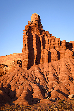 Chimney Rock, a dark red Moenkopi formation capped with white Shinarump sandstone in Capitol Reef National Park, Utah.