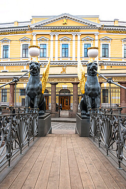 Griffons of the Bank Bridge (Bankovsky most), St. Petersburg, Russia, Europe