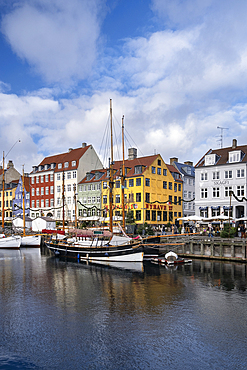 Colourful buildings and tall masted boats on the waterfront at Nyhavn, Nyhavn Canal, Nyhavn, Copenhagen, Denmark, Europe