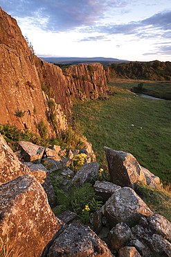 UNESCO World Heritage Site Hadrians Wall looking west along Walltown Crags, Hadrians Wall, near Haltwhistle, Northumberland National Park, Northumberland, England, UK
