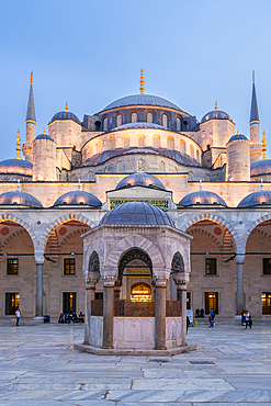 Blue Mosque (Sultanahmet) at twilight, UNESCO World Heritage Site, Fatih District, Istanbul Province, Turkey, Europe