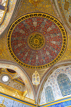 Ceiling inside The Harem, Topkapi Palace, UNESCO World Heritage Site, Istanbul, Turkey, Europe