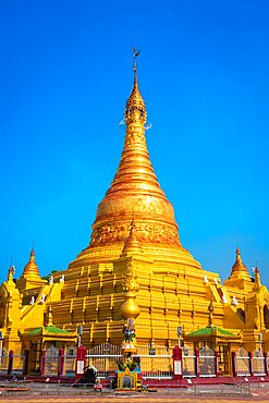 Golden Eindawya Paya (AKA Ein Daw Yar Pagoda), Mandalay, Myanmar