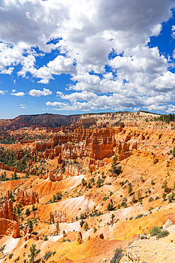 Scenic view of hoodoos and rock formations, Rim Trail near Sunrise Point, Bryce Canyon National Park, Utah, USA