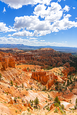 Scenic view of hoodoos and rock formations, Rim Trail near Sunset Point, Bryce Canyon National Park, Utah, USA