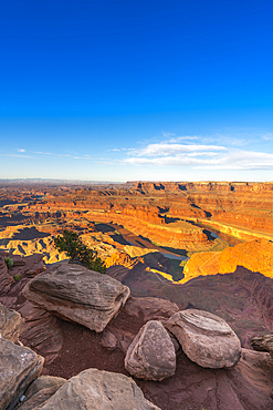 Bend of Colorado river at Dead Horse Point at sunrise, Dead Horse Point State Park, Utah, USA