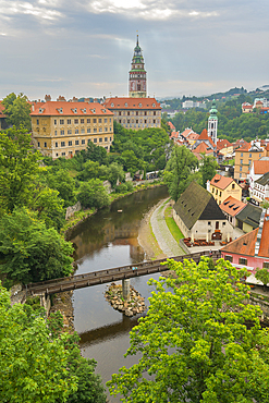 Historic town of Cesky Krumlov and Cesky Krumlov Castle Tower, UNESCO World Heritage Site, Cesky Krumlov, South Bohemian Region, Czech Republic (Czechia), Europe