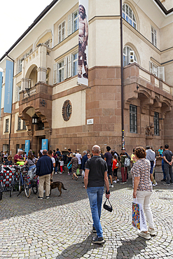 Queue of people at the Archaeological Museum in Bozen, Sudtirol (South Tyrol), Bolzano district, Italy, Europe