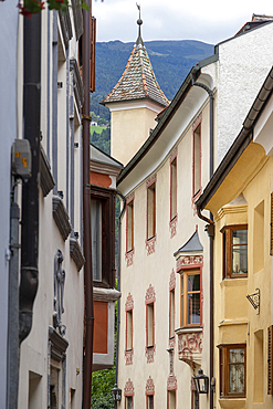 Colorful houses in the old town, Brixen, Sudtirol (South Tyrol) (Province of Bolzano), Italy, Europe