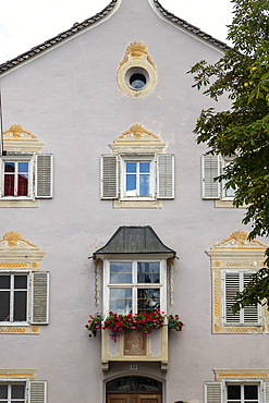 Typical Sudtirol house in the old town of Bruneck, Sudtirol (South Tyrol) (Province of Bolzano), Italy, Europe