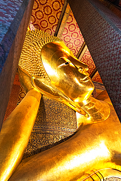 The Reclining Buddha inside the Buddhist temple complex of Wat Pho, Bangkok, Thailand, Southeast Asia, Asia