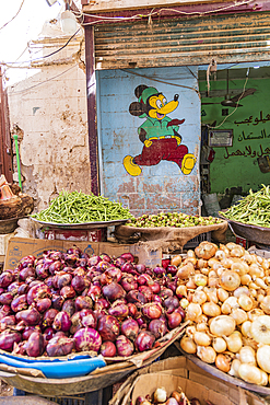 Thebes, Luxor, Egypt. February 24, 2022. Red and yellow onions for sale at a market in Luxor.