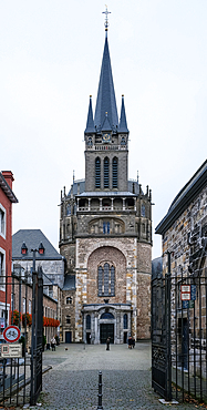 View of Aachen Cathedral (Aachener Dom) in Aachen, Germany. Built as Charlemagne’s royal chapel, it is one of Europe’s oldest cathedrals and a UNESCO World Heritage Site, renowned for its architecture and historical significance.